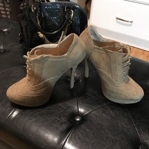 🖤Sassy heels, timeless style make them yours